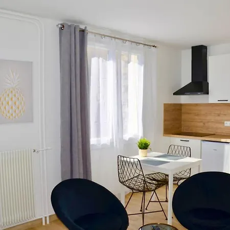 Dolmen Adrien 3 * Tours