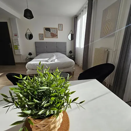 Dolmen Adrien 3 * Tours